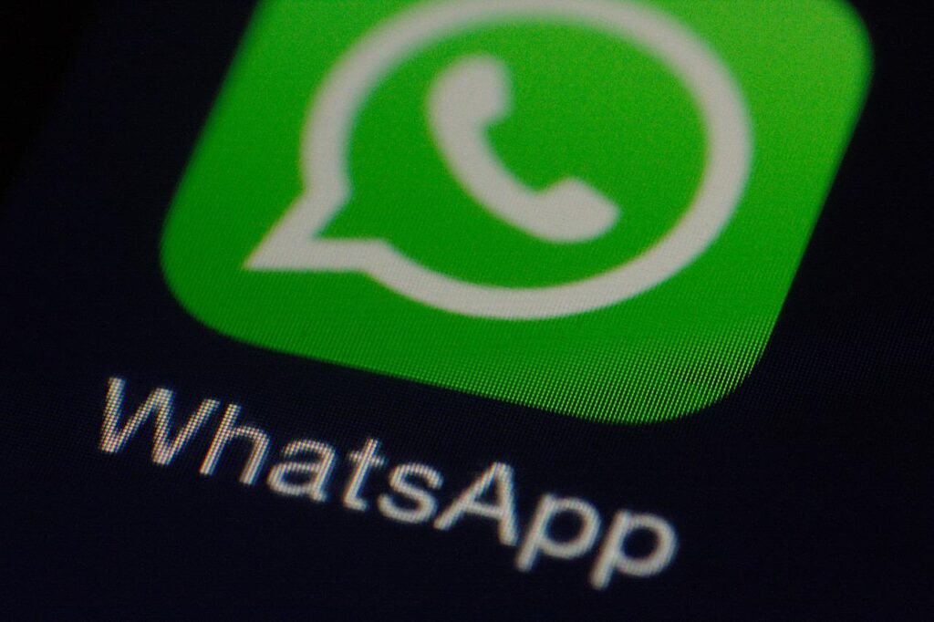 quais os riscos de usar o WhatsApp GB